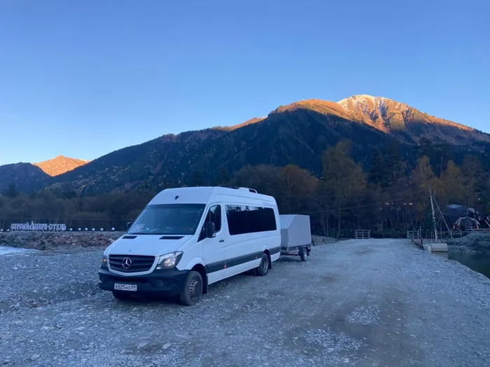 Toyota Hiace и Mercedes Sprinter — автомобиль партнёра Трансфи